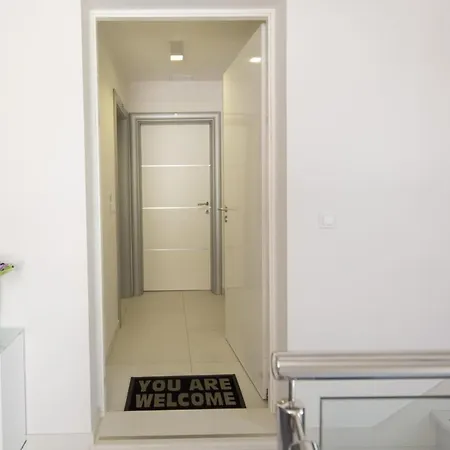 Apartman By The Sea - 20587 Makarska