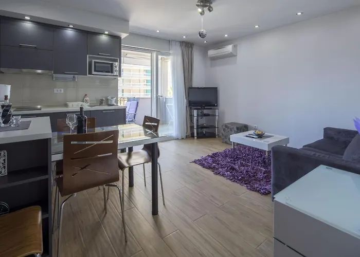 By The Sea - 20587 *