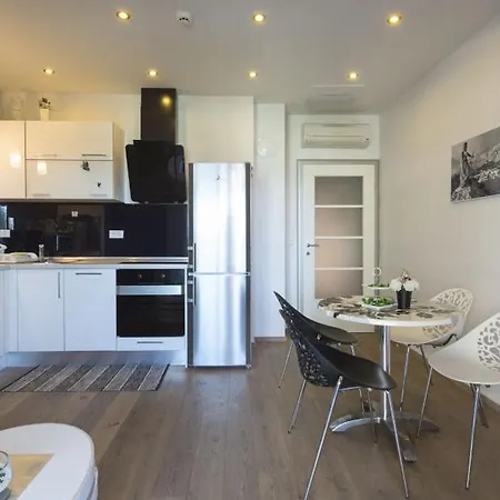 By The Sea - 20587 Apartment
